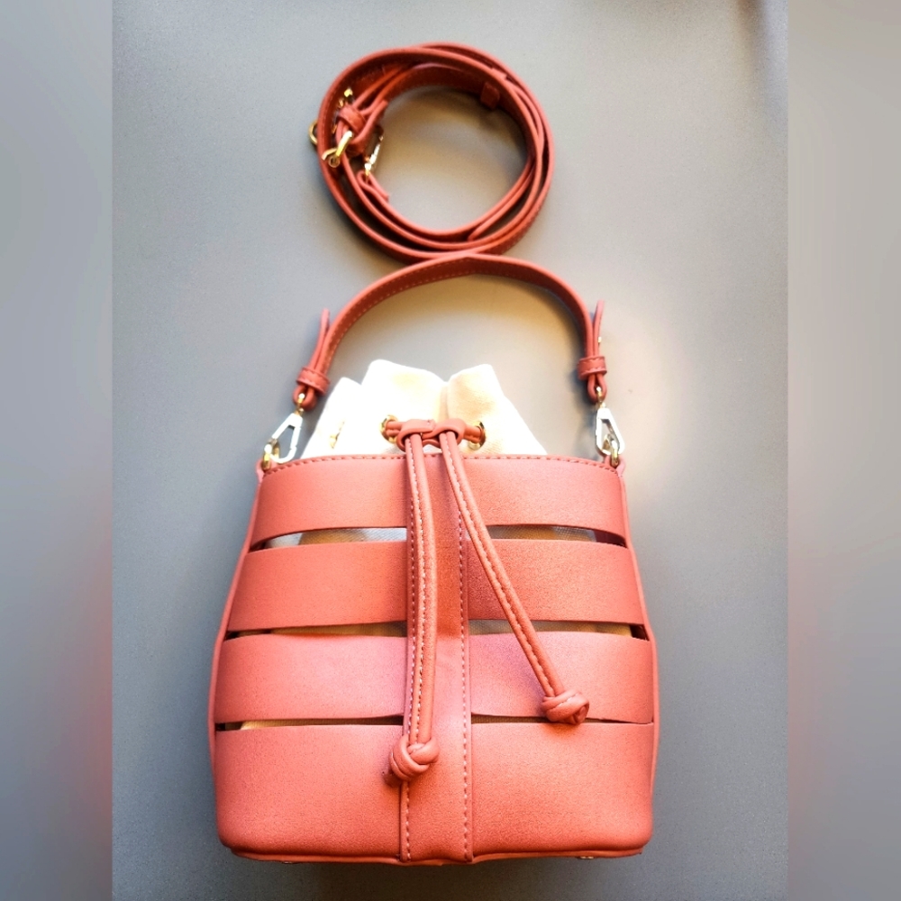 NWOT Madison West 3-Way Handbag Shoulder Bag Crossbody Bag Bucket style Bag